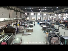 Μπείτε στο εργοστάσιο, μετακινηθείτε ανάμεσα στα χέρια του ρομπότ, νιώστε τη γοητεία της επιστήμης και της τεχνολογίας!